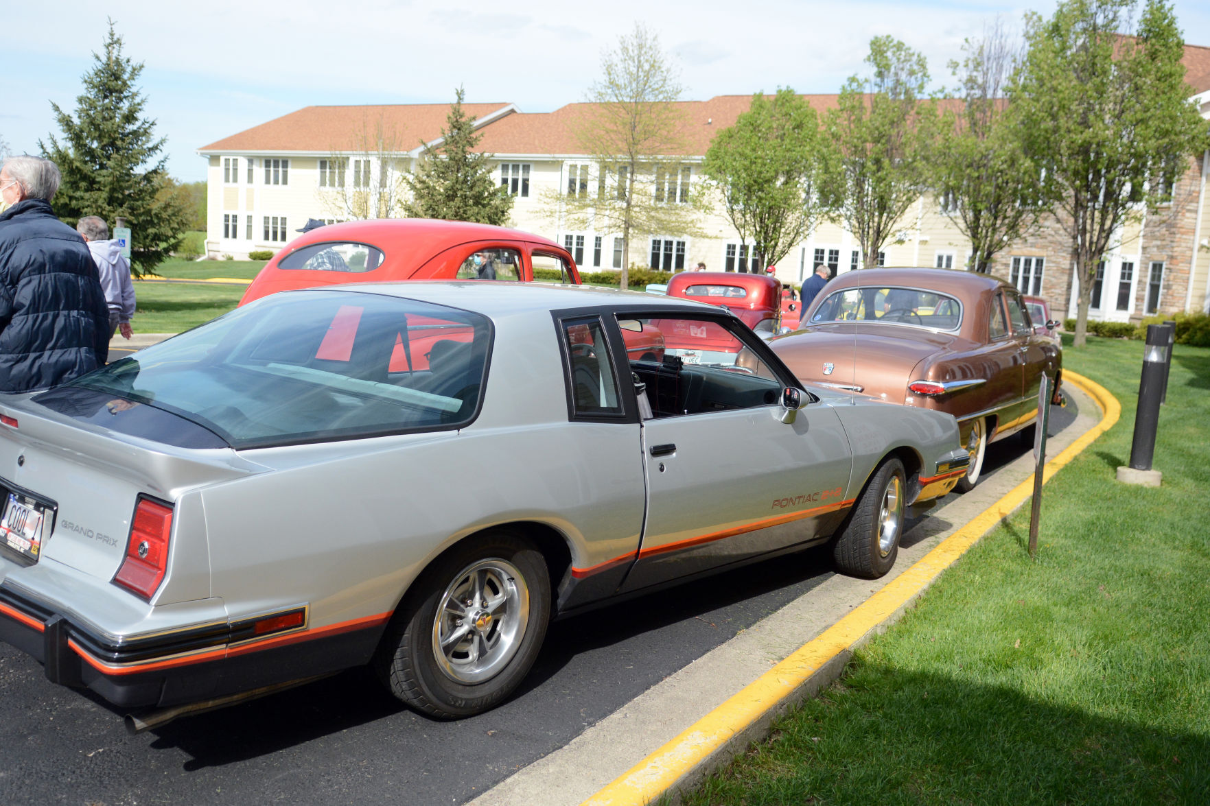 Oak Park Place classic car parade